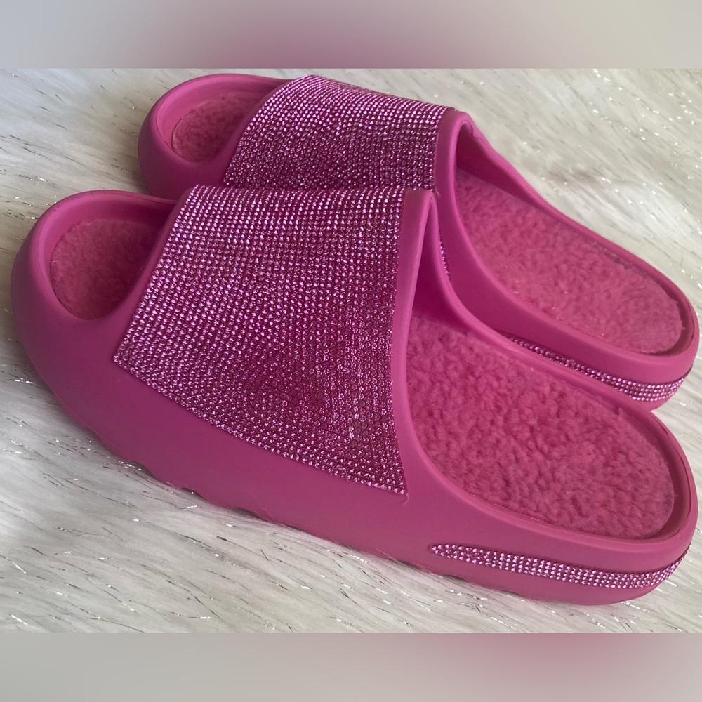 🆕 Pink Bling Slides